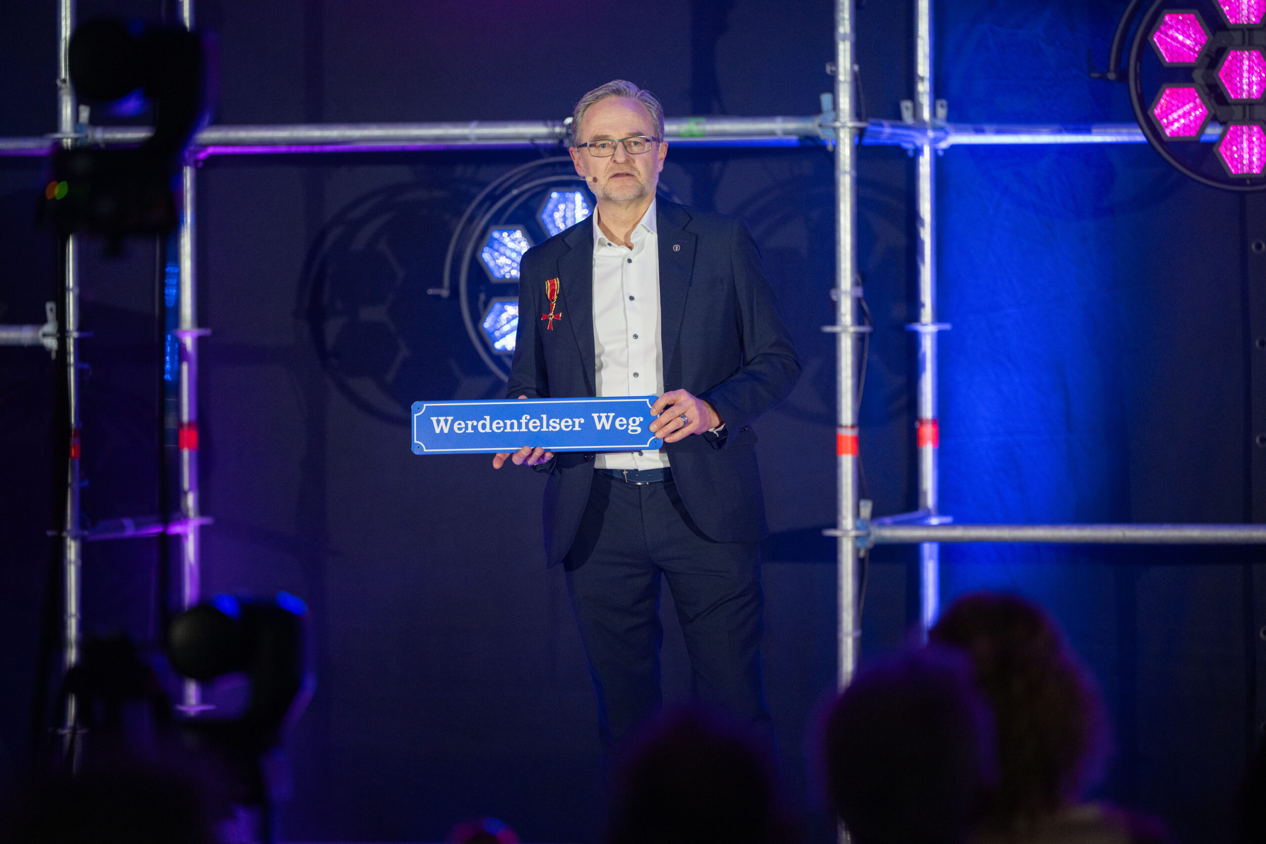 Speaker Josef Wassermann auf der Bühne Speaker Josef Wassermann auf der Bühne